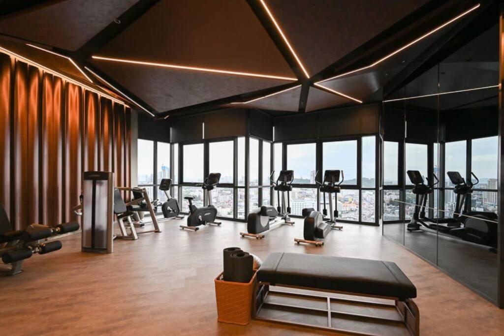 Modern Luxury Edge 1 Bedroom Seaview Apartment *
